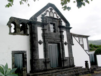 Prachtvoll: Fassade eines Herrenhauses an der Straße nach Ribeira Seca (Foto: Eichner-Ramm)