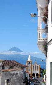 Blick auf den Pico und die Kirche Nossa Senhora da Conceição (Foto: Eichner-Ramm)