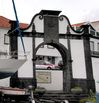 Portão do Mar: Hafentor in Velas (Foto: Eichner-Ramm)