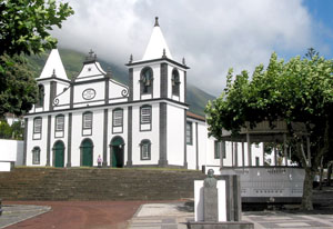 Typisch azoreanische Kirchenarchitektur: Wallfahrtskirche von São Mateus. (Foto: Eichner-Ramm)