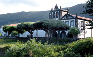 Über der Stadt São Roque liegt das Franziskanerkloster São Pedro de Alcãntara (Foto: Eichner-Ramm)