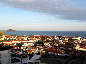 Blick auf die Altstadt von Angra do Heroísmo (Foto: Eichner-Ramm)