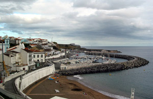 Marina in der Bucht von Angra do Heroísmo (Foto: Eichner-Ramm)