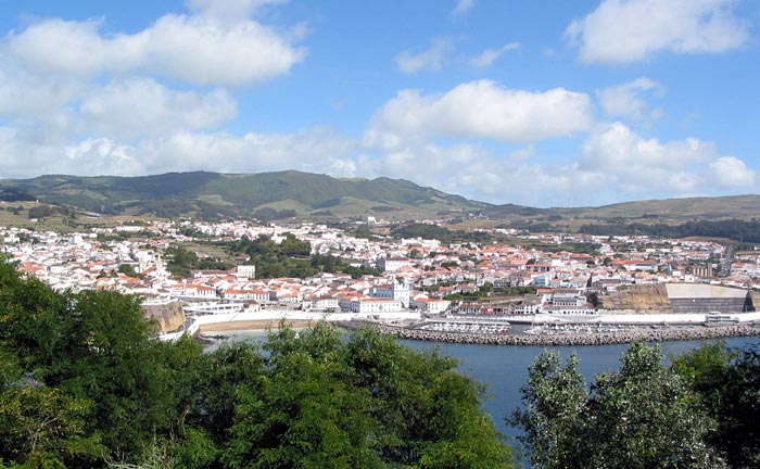 Blick vom Monte Brasil auf Angra do Heroísmo (Foto: Eichner-Ramm)