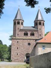 Weithin sichtbar: Kirchtürme des Klosters Bursfelde