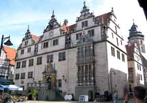 Sehenswertes Beispiel der Weserrenaissance-Architektur: Rathaus von Hann. Münden Sehenswertes Beispiel der Weserrenaissance-Architektur: Rathaus von Hann. Münden