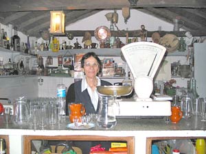 Doña Efigenia in ihrer Bar Montaña in Las Hayas