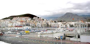 Im Hafen von Los Christianos legen die Fähren nach La Gomera ab