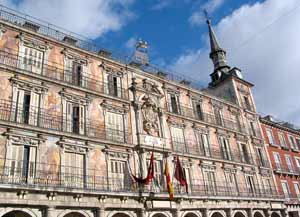 Blickfang an der Plaza Mayor: Fresken an der Fassade der Casa de la Panaderia