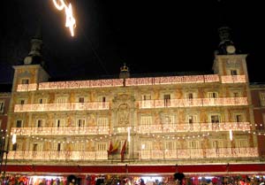 Weihnachtsbeleuchtung an der Casa de la Panaderia am Plaza Mayor