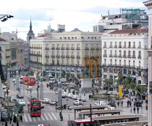 Das pulsierende Herz Madrids: Blick auf die Puerta del Sol