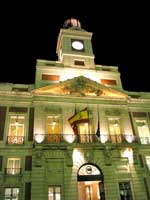 Puerta del Sol: Portal mit Uhrenturm des Casa de Correros