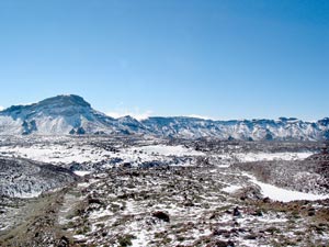 Lavalandschaft mit Schnee: Las Cañadas Lavalandschaft mit Schnee: Las Cañadas