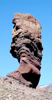 Von Wind und Wetter geformt: Felsnadel Roque Chinchado der Roques de García