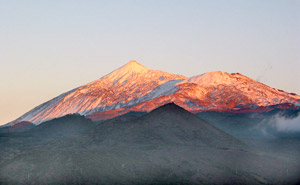 Kitschig-schön: Blick auf den Teide im Abendlicht