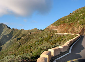 Kurvig: Straße durch das Teno-Gebirge