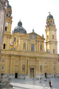 Theatinerkirche am Odeonsplatz