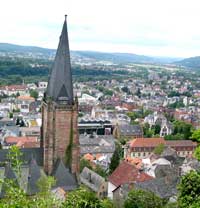 Blick auf den Kirchturm der Lutherischen Pfarrkirche St. Marien