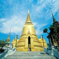 Strahlt in der Sonne: Gold-Chedi im Wat Phra Kaeo (Foto: Thailändisches Fremdenverkehrsamt)
