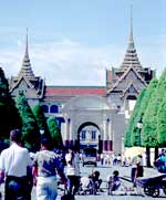 Eingangsbereich zum Wat Phra Kaeo (Foto: Eichner-Ramm)
