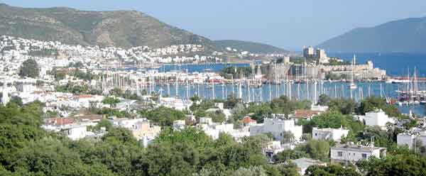 Blick auf Bodrum vom Amphitheater oberhalb der Altstadt