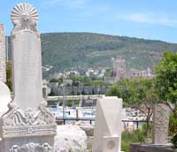 Blick vom Friedhof zum Kastell