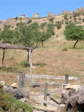 Windmühlen auf der Bergkuppe bei Peksimet