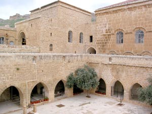 Innenhof im Kloster Deir Zaferan