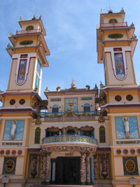 Front des Cao Dai-Tempel