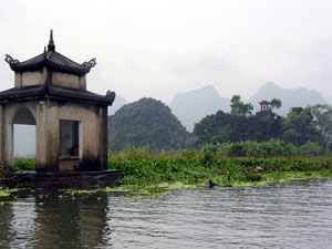 Landschaft der »Trockenen Halong-Bucht« am Yen Vi