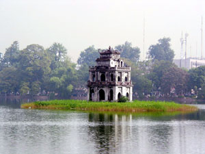 Der Schildkrötenturm in der Mitte des Hoa Kiem-Sees zählt zu den beliebtesten Fotomotiven der Stadt